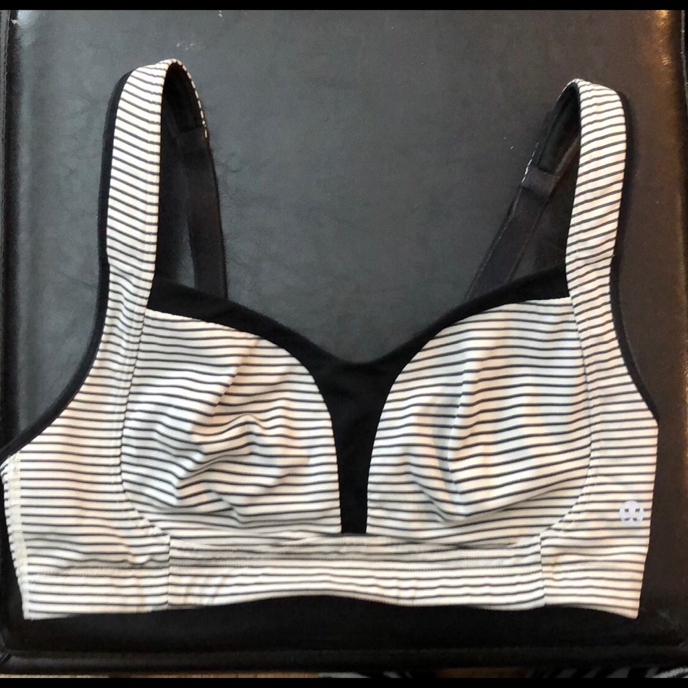 34D Lulu lemon “Ta Ta Tamer” stripey sports bra